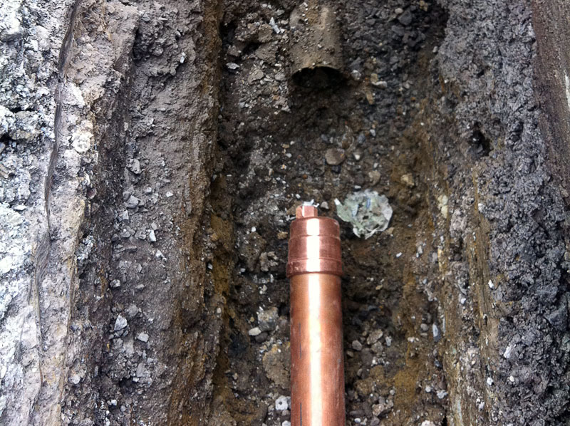 Replacing a section of damaged water pipe
